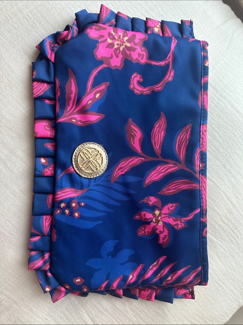 NWOT Lilly Pulitzer Ruffle clutch in “Never ending summer”